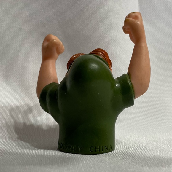 VINTAGE Hunchback of Notre Dame Quasimodo finger puppet figure great condition - Picture 4 of 9